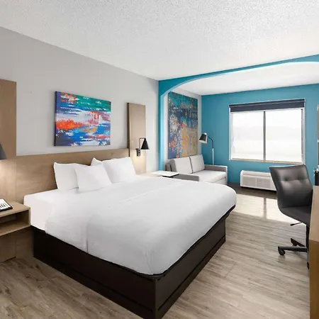 La Quinta Inn By Wyndham Decatur Alabama Exterior photo